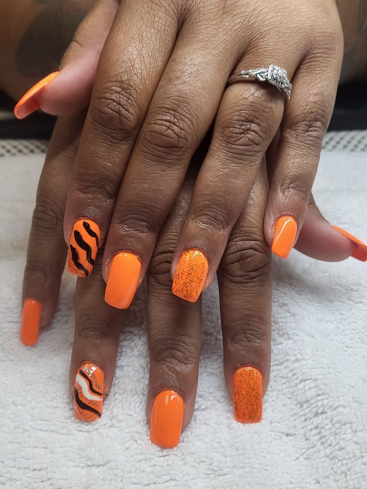 Posh Nail Studio by Cookie Logo