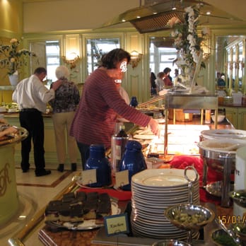 Rugard Strandhotel - Das reichliche Frühstücksbüfett - Hotels Near Me - Ostseebad Binz, MV