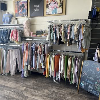 Plato's Closet - Cute spring feature! - Women's Clothing Near Me - Fort Smith, Arkansas Plato's Closet - Cute spring feature! - Women's Clothing Near Me - Fort Smith, Arkansas