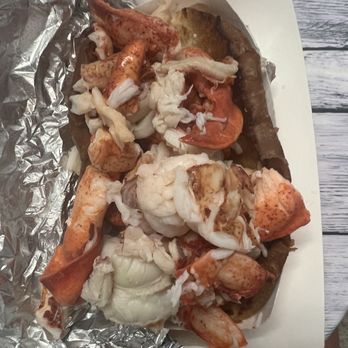 James Hook & Co - Large Lobster Roll with Butter - Seafood Near Me - Boston, Massachusetts