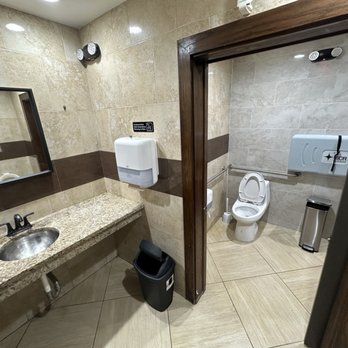 Lula’s Bistro - Always love a very clean and tidy bathroom, outstanding - Peruvian Near Me - Jacksonville, Florida Lula’s Bistro - Always love a very clean and tidy bathroom, outstanding - Peruvian Near Me - Jacksonville, Florida