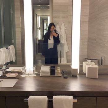 Four Seasons Toronto - Washroom - Hotels Near Me - Toronto, Ontario Four Seasons Toronto - Washroom - Hotels Near Me - Toronto, Ontario