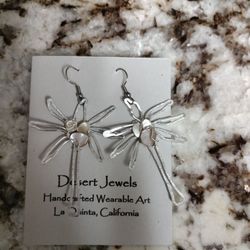 LuLu's La Quinta - Palm tree earrings
