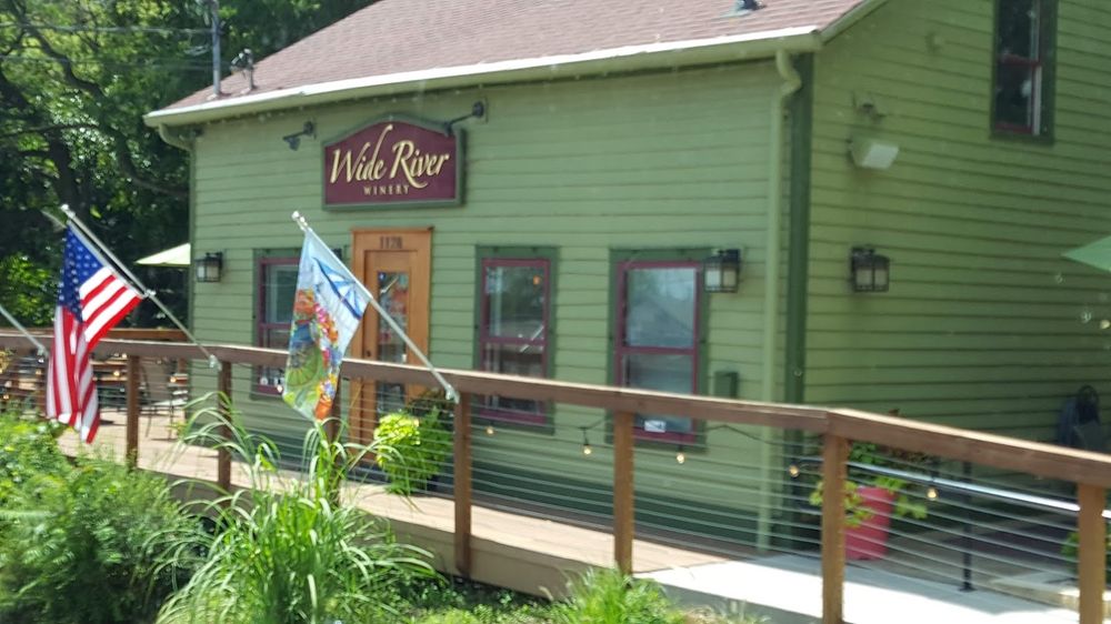 Wide River Winery - vineyard in Davenport, IA
