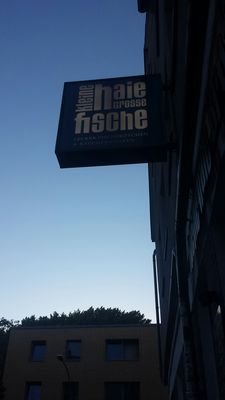Kleine Haie Große Fische by null