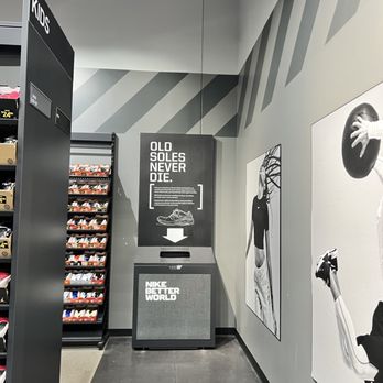 aurora outlet mall nike store