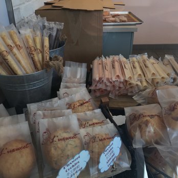 L'uxweet - Bakeries Near Me - Tustin, California L'uxweet - Bakeries Near Me - Tustin, California