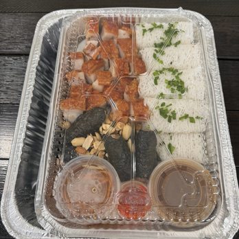 Quán GHIỀN - Not quite a half size tray however still a very good deal. - Bubble Tea Near Me - Garden Grove, California Quán GHIỀN - Not quite a half size tray however still a very good deal. - Bubble Tea Near Me - Garden Grove, California
