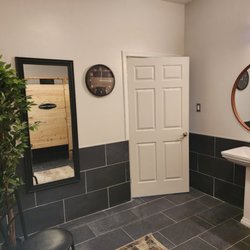 T-Bone's Gym - Mens Restroom