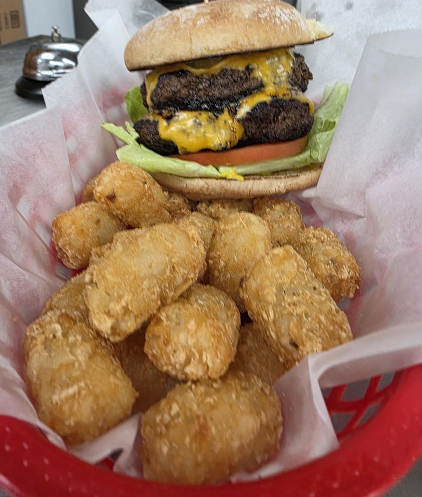 Ellie May's Homeplate Cafe Logo