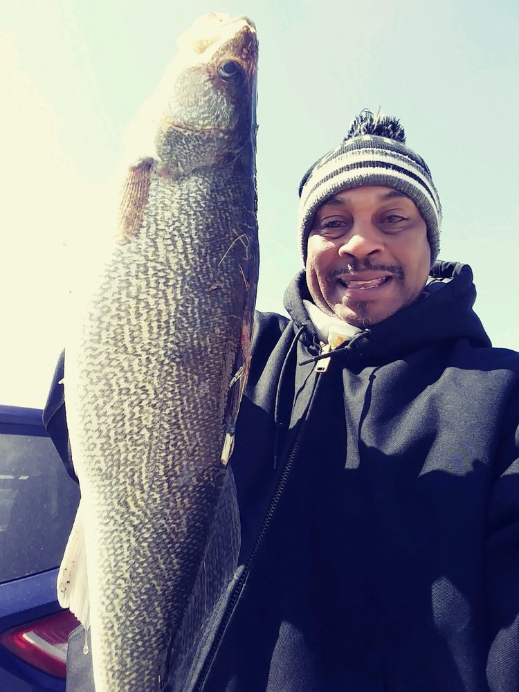 MOE’S BAIT SHOP 14712 E Jefferson Ave, Detroit, Michigan Hunting