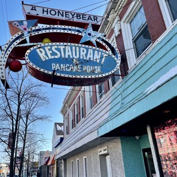 Honeybear Cafe - Outdoors - Breakfast & Brunch Near Me - Chicago, Illinois