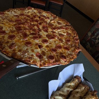 Round Table Pizza - Mini Garlic Parmesan Twists™ Mini pepperoni Create Your Own Pizza (Large 14") - Pizza Near Me - Jurupa Valley, California