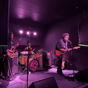 Frankies - GA-20 rocking out - Bars Near Me - Toledo, Ohio