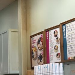 Tropical Smoothie Cafe - Mold on walls, ceiling fans gross