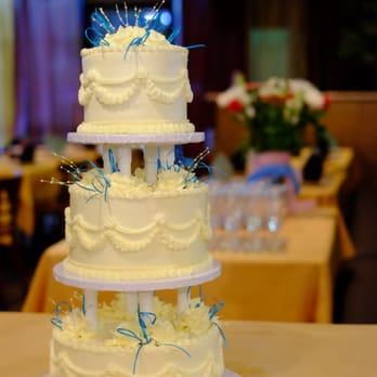 Freed's Bakery - I didn't want to cut it but i wanted to eat so i cut it! - Bakeries Near Me - Las Vegas, Nevada