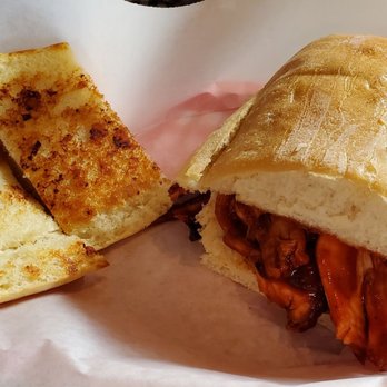 Salinas City BBQ - Pulled chicken sandwich with garlic bread - Barbeque Near Me - Salinas, California Salinas City BBQ - Pulled chicken sandwich with garlic bread - Barbeque Near Me - Salinas, California