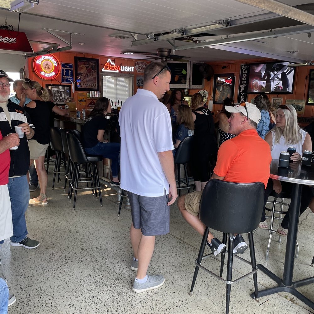 Catalpa Grove - people sitting at tables in a restaurant - Burgers Near Me - Toulon, Illinois
