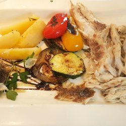 Fratelli Restaurant - Branzino mit Grillgemüse u. Erdäpfel