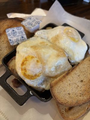 Horn's Hook Tavern by null