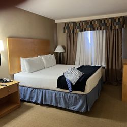 Marco LaGuardia Hotel & Suites
