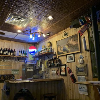 Burt's Place - Pizza Near Me - Morton Grove, Illinois
