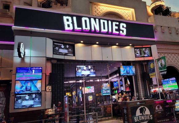 Blondies Sports Bar & Grill by null
