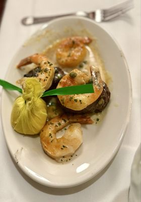 Rey's Restaurant by null