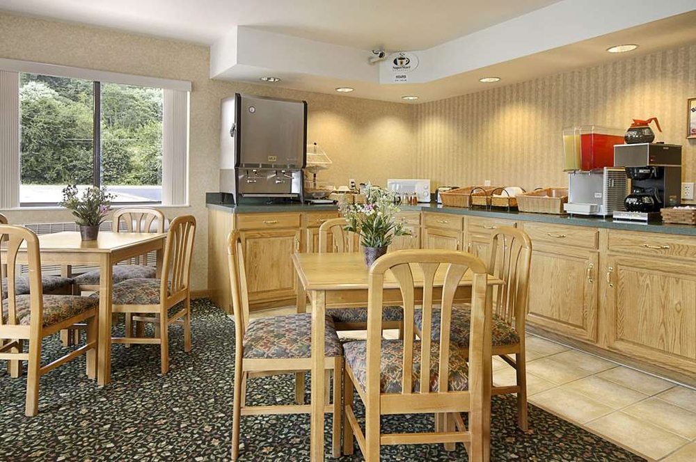 SUPER 8 BY WYNDHAM ZANESVILLE 79 Photos & 20 Reviews 2440 National