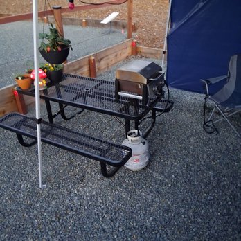 Auburn RV Resort - Pic nic tables @ each camp site - RV Parks Near Me - Auburn, California