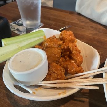Yard House - Boneless Wings - New American Near Me - Virginia Beach, Virginia