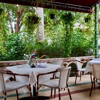 Full Bloom Vegan - Outdoor patio at Full Bloom. - Vegan Near Me - Miami Beach, Florida