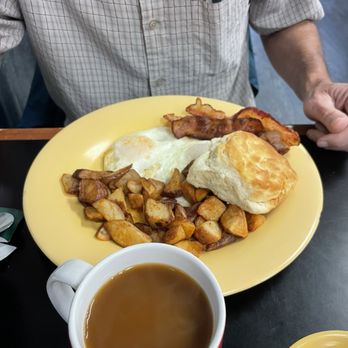 The Breakfast Nook - Bacon eggs biscuit - Breakfast & Brunch Near Me - Land O' Lakes, Florida
