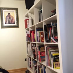 Il Trespolo degli Angeli - Bookshelf in the room!