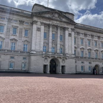 Buckingham Palace - Landmarks & Historical Buildings Near Me - London, XGL Buckingham Palace - Landmarks & Historical Buildings Near Me - London, XGL
