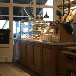 Le Pain Quotidien - Entrance - delicious breads !