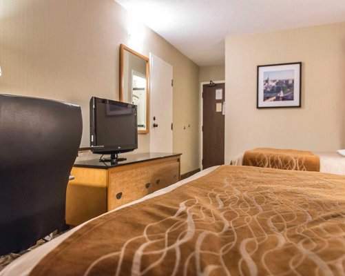 Comfort Inn Hwy 401 27 Photos Hotels 55 Warne Crescent