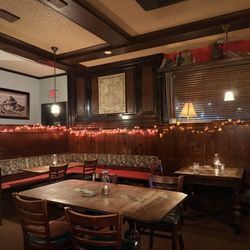 Fiddler's Green Irish Pub & Eatery - Very cute seating