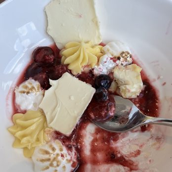 Yuengling - Delicious desert! Lemon curd, berries, white chocolate and meringue. - Breweries Near Me - Tampa, Florida