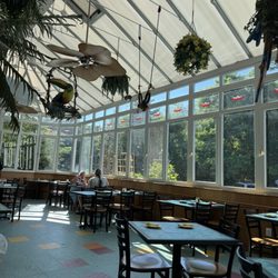 Gilligan's Clam Bar & Grill - Interior