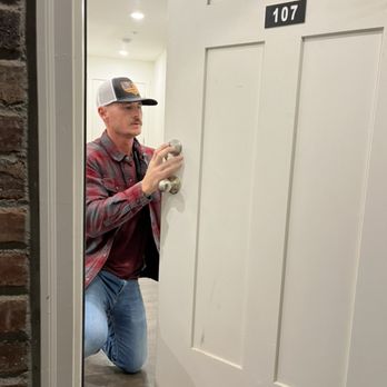 OBryant Locksmith - Installing a replacement smart key Deadbolt - Keys & Locksmiths Near Me OBryant Locksmith - Installing a replacement smart key Deadbolt - Keys & Locksmiths Near Me