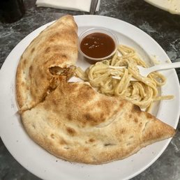 Bbq Chicken Calzone. This was amazing along with the garlic cream linguine with chicken. Bbq Chicken Calzone. This was amazing along with the garlic cream linguine with chicken.