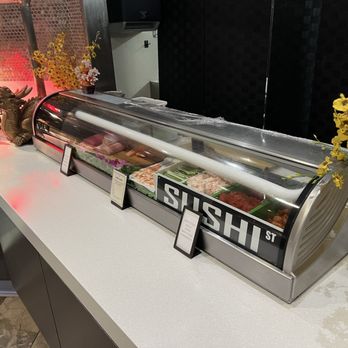Cafe Sierra - Sashimi and handroll bar - New American Near Me - Universal City, California