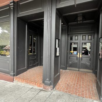 Lola - Entrance to restaurant - American Near Me - Nevada City, California