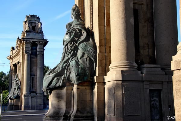 Charlottenburger Tor by null