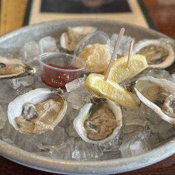 Grog Restaurant - $2 oysters - American Near Me - Newburyport, Massachusetts Grog Restaurant - $2 oysters - American Near Me - Newburyport, Massachusetts