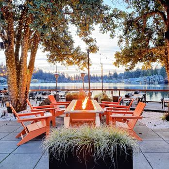 Mann's On The Lake - Lakeside patio - Cocktail Bars Near Me - Lake Oswego, Oregon Mann's On The Lake - Lakeside patio - Cocktail Bars Near Me - Lake Oswego, Oregon