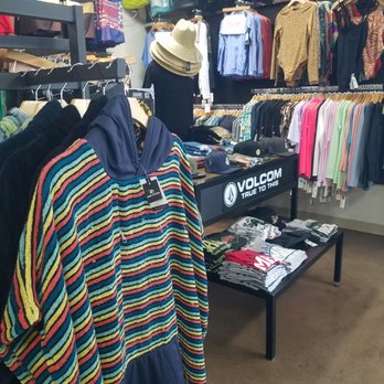 Hawaiian Island Creations - Women's Clothing Near Me - Kahului, Hawaii Hawaiian Island Creations - Women's Clothing Near Me - Kahului, Hawaii