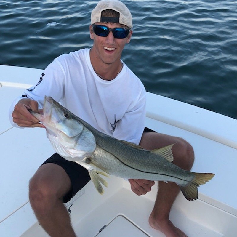 All Hooked Up Charters Logo