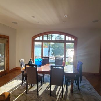 Randys Precision Painting - Natural wood trim, with light beige wall coloring. Perfect blend for eloquence - Painters Near Me - Kawartha Lakes, Ontario Randys Precision Painting - Natural wood trim, with light beige wall coloring. Perfect blend for eloquence - Painters Near Me - Kawartha Lakes, Ontario